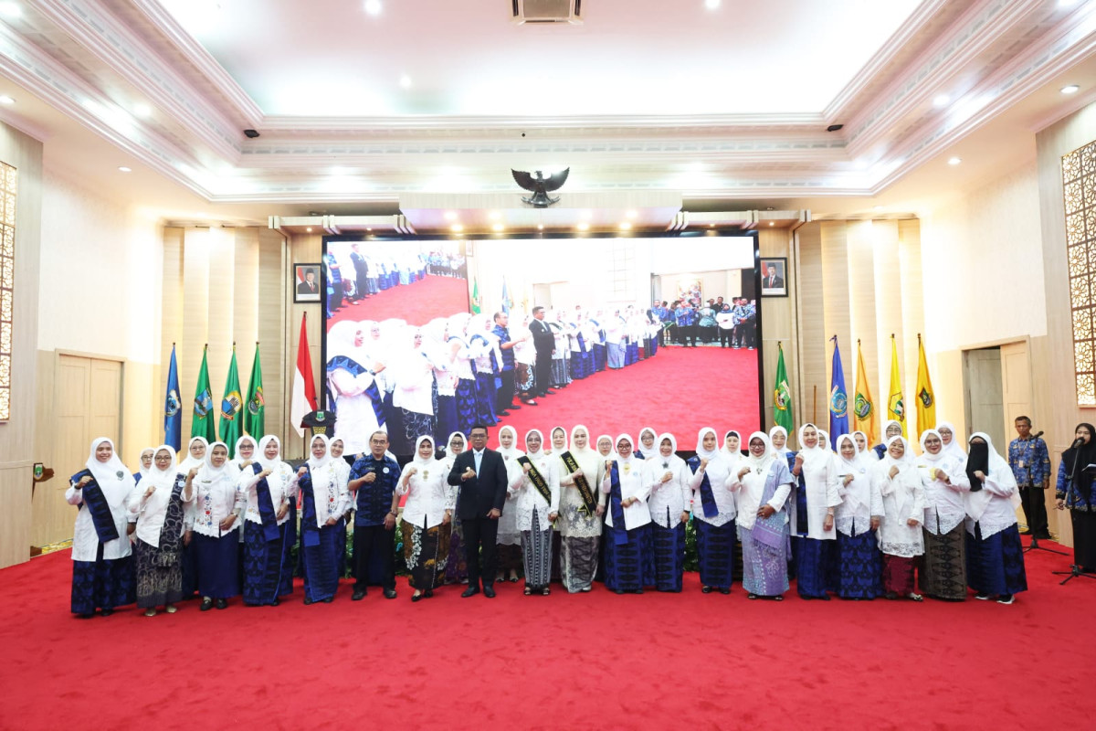 Gubernur Andra Soni Kukuhkan Pengurus  Dekranasda dan Bunda PAUD Provinsi Banten