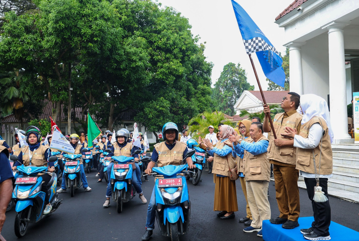Gubernur Banten Andra Soni Lepas Kirab Bangga Kencana 2025