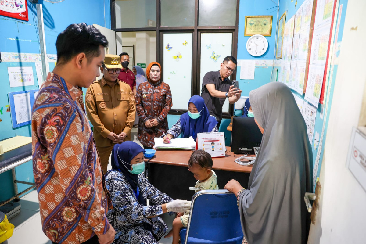 Gubernur Banten Andra Soni Dampingi Wapres Gibran Rakabuming Tinjau Cek Kesehatan Gratis