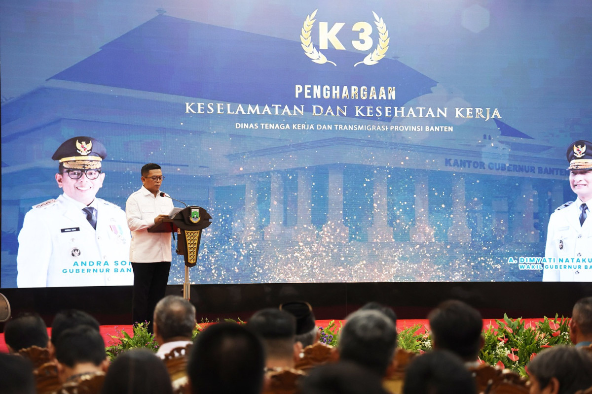 Gubernur Banten Andra Soni Serahkan Penghargaan K3 Award Provinsi Banten Tahun 2025