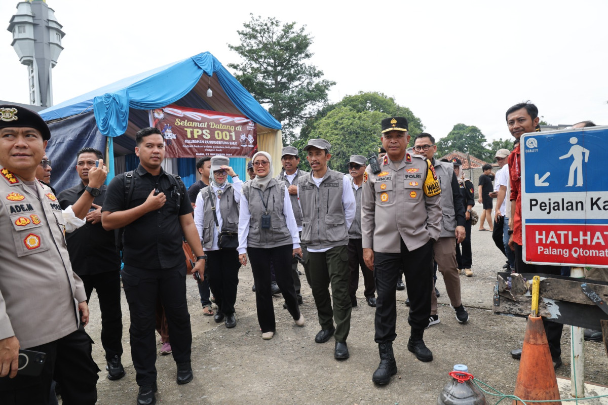 Pj Sekda Provinsi Banten Usman Asshiddiqi Qohara Pantau Pelaksanaan Pilkada Serentak 2024 di Pandeglang dan Lebak