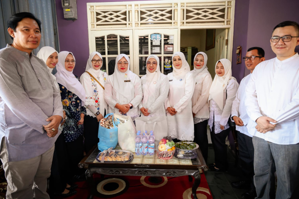 Peringati Hari Kartini, Ketua TP PKK Provinsi Banten Tinawati Andra Soni Berikan Penghargaan Tiga Perempuan Inspiratif di Kota Serang