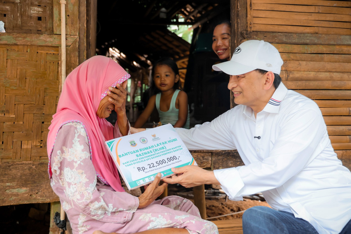 Rumah Panggung Nyaris Roboh, Wagub Banten A Dimyati Natakusumah Salurkan Bantuan RTLH