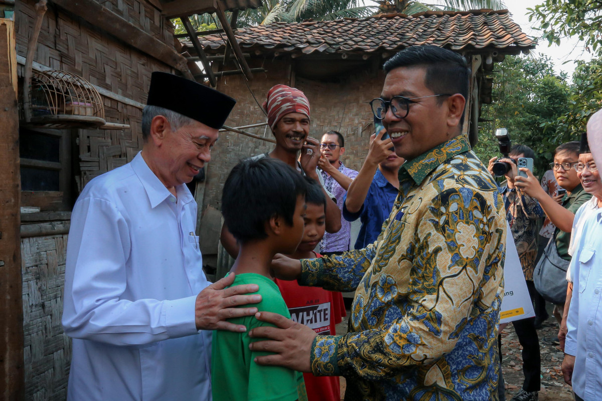 Distribusikan Bantuan Baznas, Gubernur Banten Andra Soni Ajak Masyarakat Berzakat