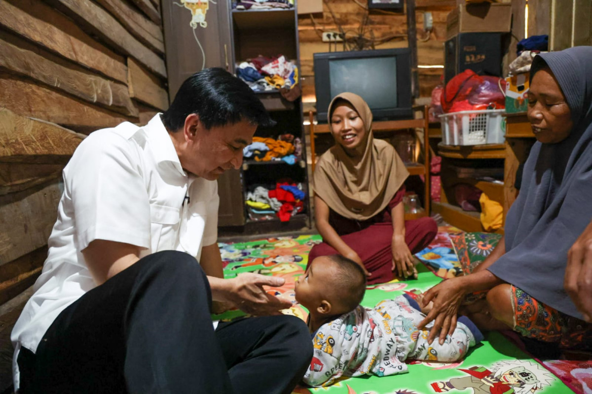 Pastikan Warganya Hidup Layak, Wagub Banten A Dimyati Natakusumah Serahkan Bantuan Perbaikan RTLH