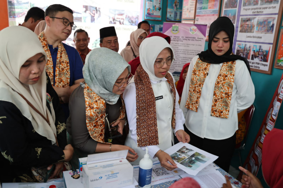 Tinjau Posyandu Cendrawasih 2 Kota Cilegon, Ketua TP Posyandu Provinsi Banten Tinawati Andra Soni: Enam SPM Untuk Tingkatkan Kualitas Pelayanan Posyandu