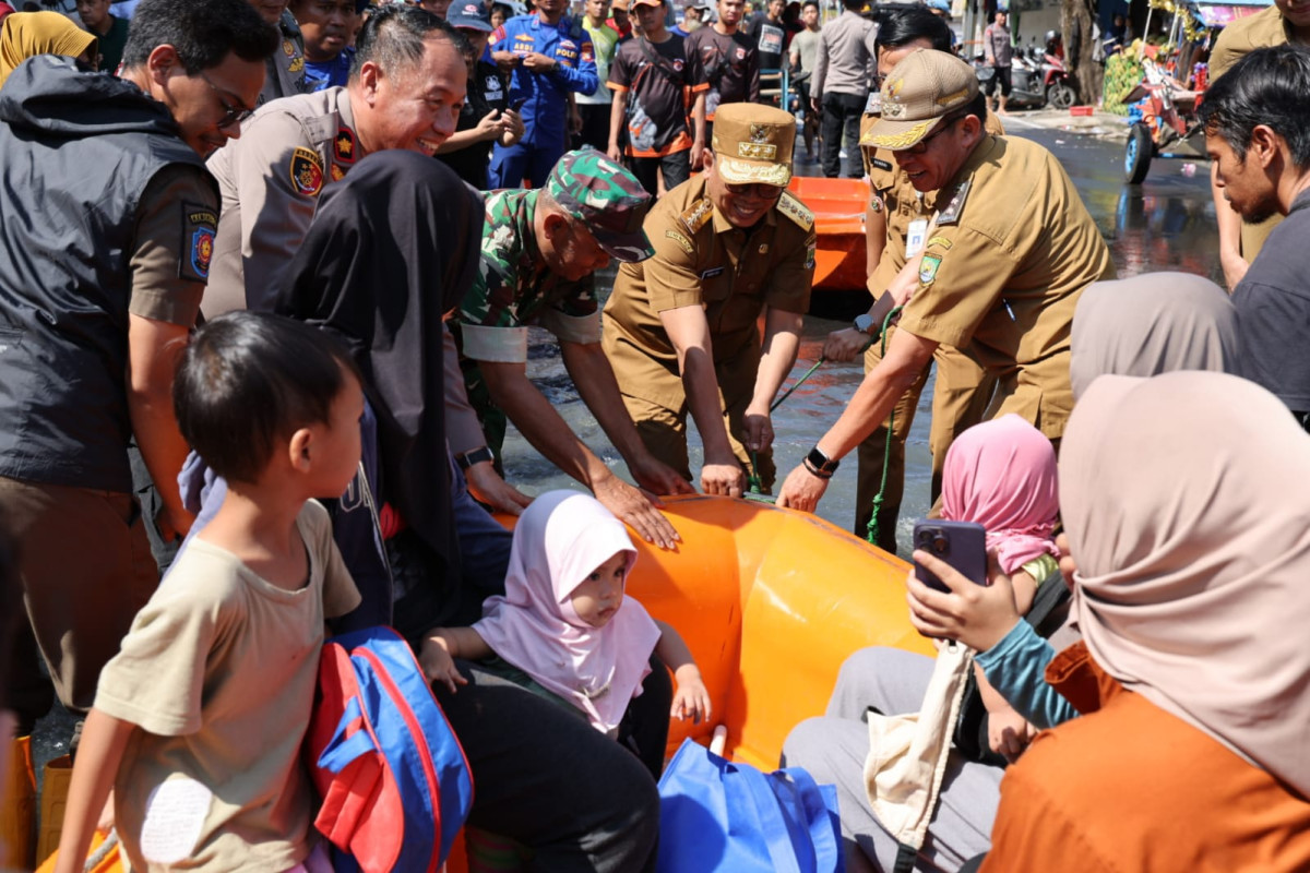 Tinjau Banjir Tangerang, Gubernur Banten Andra Soni: Perlu Solusi Teknis dan Kebijakan Secara Terpadu