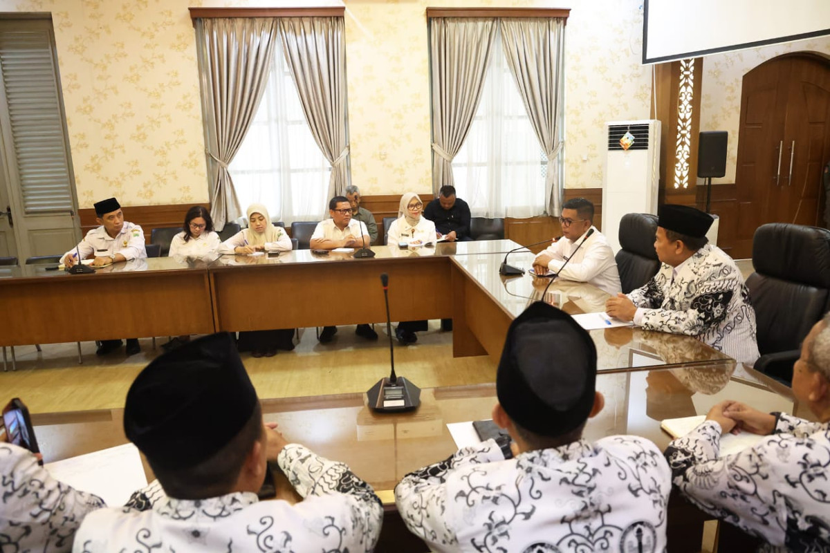 Terima PGRI se-Provinsi Banten, Gubernur Banten Andra Soni Bicara Program Sekolah Gratis dan Visi Adil Merata Tidak Korupsi