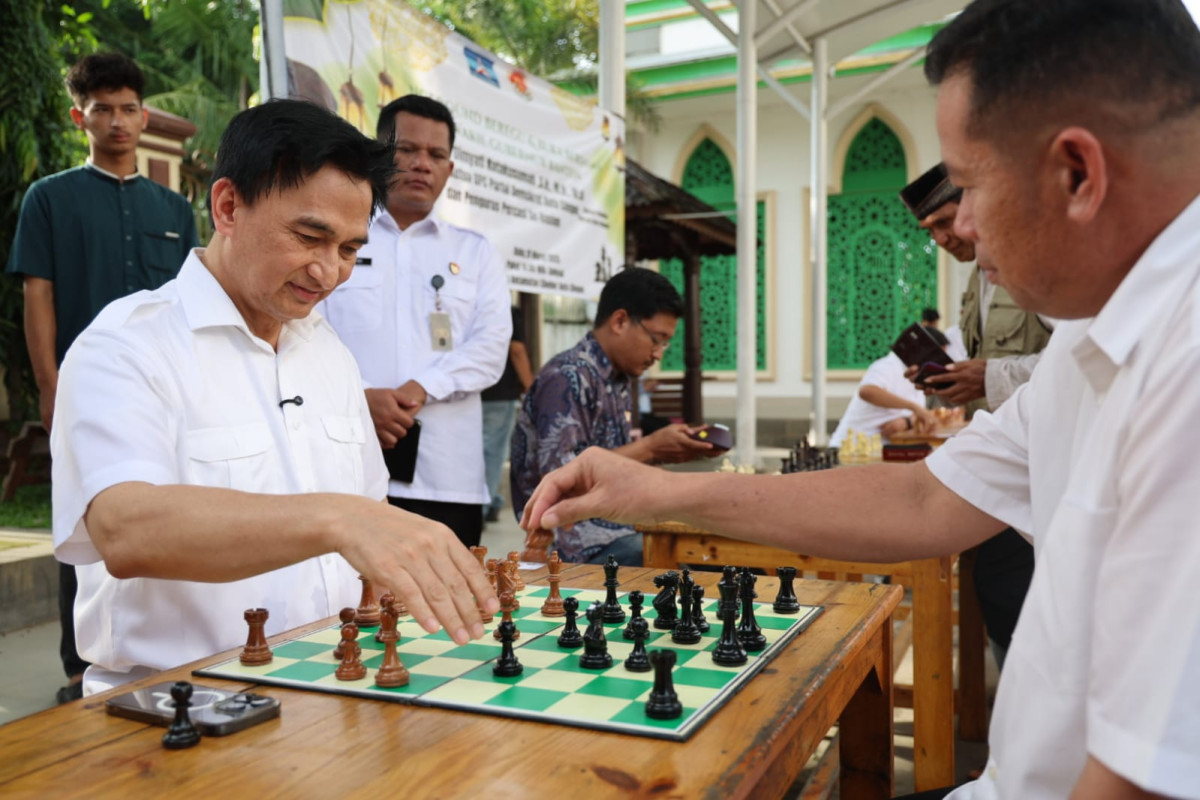 Skak! Wakil Gubernur Banten A Dimyati Natakusumah Adu Ketangkasan Bermain Catur