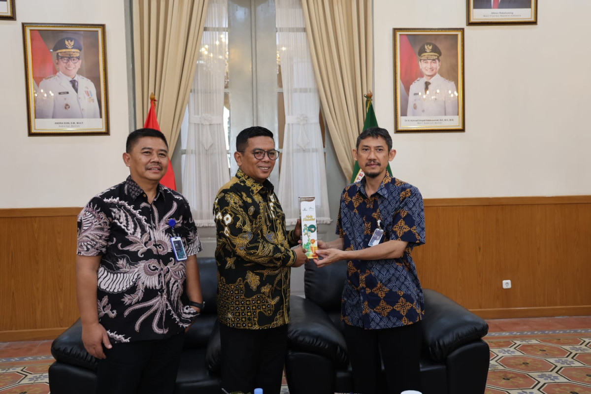 Gubernur Banten Andra Soni : Pemprov dan TNUK  Lakukan Translokasi Dua Badak Jawa