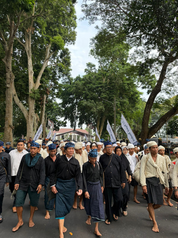 Pertama Dalam Seba Baduy,  Bapak Gede Gubernur Banten Andra Soni Mumuluk Bareng Masyarakat Baduy