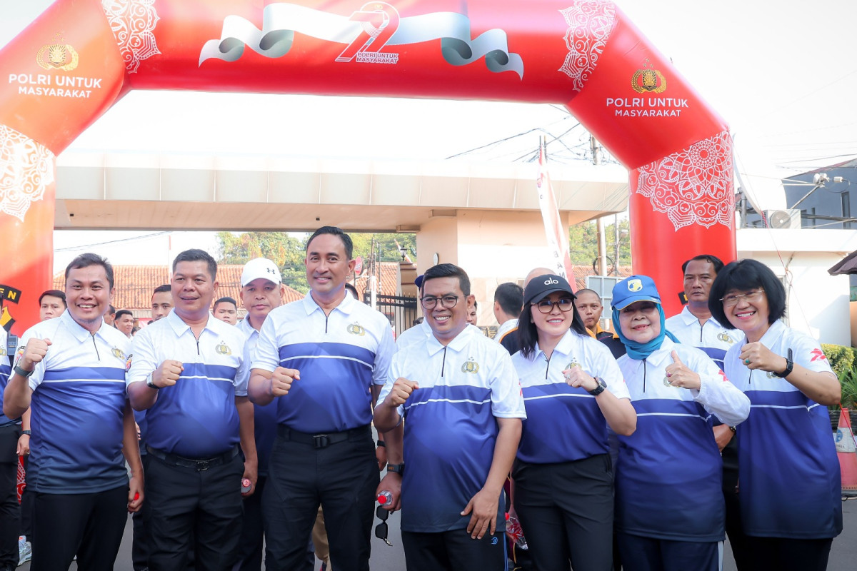 Gubernur Banten Andra Soni dan Kapolda Banten Suyudi Ario Seto Ikuti Olahraga Bersama HUT Bhayangkara ke-79 Polda Banten