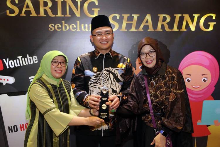 Pemerintah Provinsi Banten mendapatkan penghargaan Pelopor Provinsi Layak Anak dalam acara Penghargaan Kota Layak Anak 2019