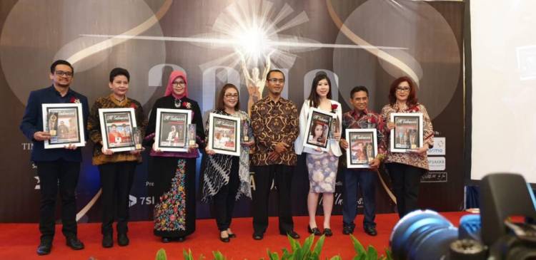 KEPALA DP3AKKB BANTEN MEMPEROLEH PENGHARGAAN "50 TOP SRIKANDI PEMBAWA PERUBAHAN INDONESIA 2019"