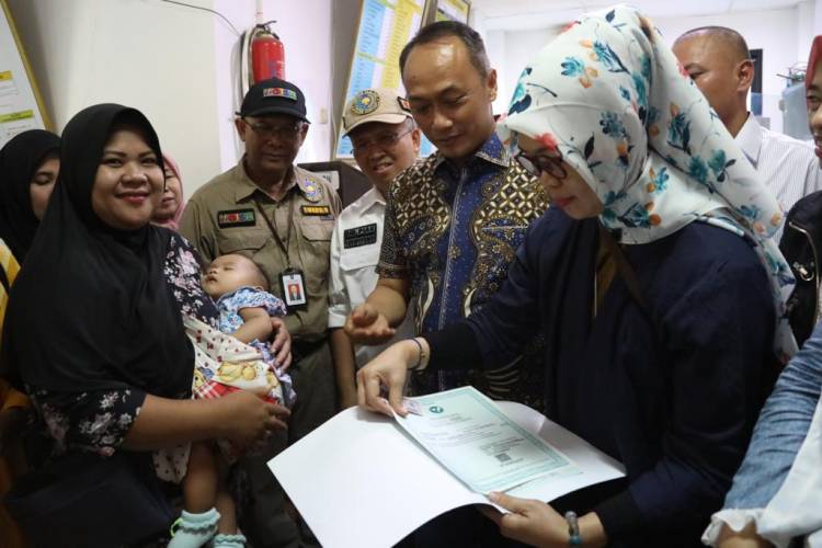 DP3AKKB BANTEN MEMBUKA LAYANAN ADMINDUK DI LOKASI BANJIR DAN LONGSOR