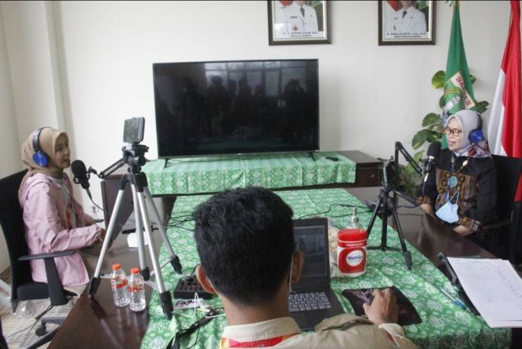 TALKSHOW KEPALA DP3AKKB BANTEN TERKAIT ENTERPRENEUR REMAJA DAN GENRE 