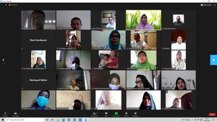 DP3AKKB Banten melakukan Zoom Meeting dengan seluruh pegawai 
