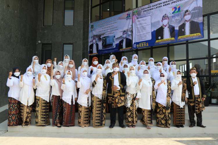 HUT Banten ke - 21, Pegawai DP3AKKB BANTEN Menyambut Dengan Gembira 