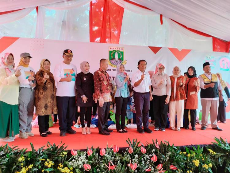 Penanganan Stunting, Pj Gubernur Banten Al Muktabar Berikan Nutrisi Tambahan Pada Balita
